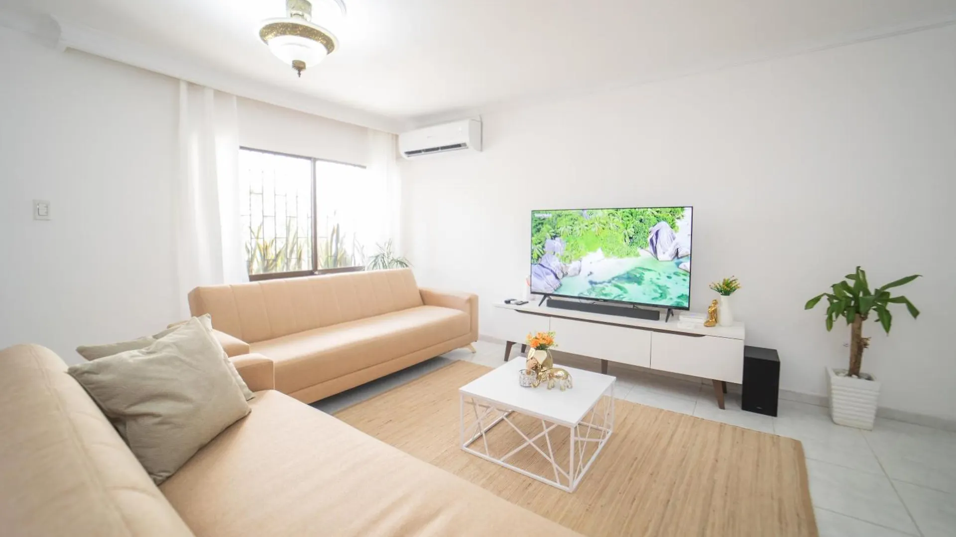 Big Private Beach House With Jacuzzi, Patio, 4 Br Cartagena