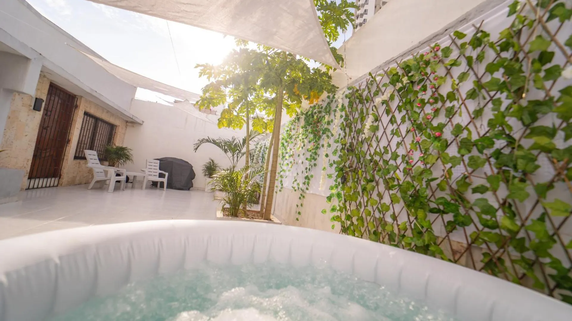 Big Private Beach House With Jacuzzi, Patio, 4 Br Cartagena